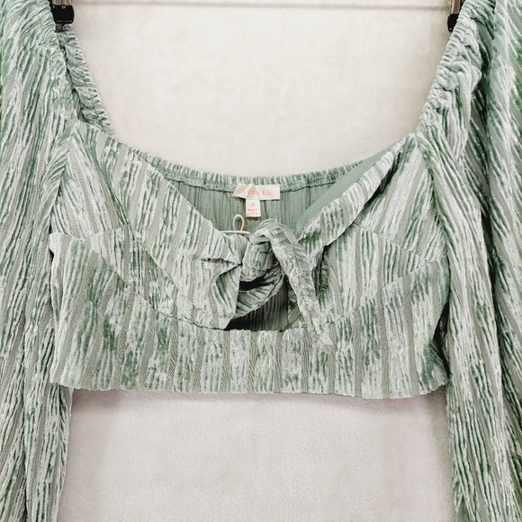 Luxxel Green Cropped Blouse & Wide Leg Pants Set 5599 & 6642 - Picture 3 of 13